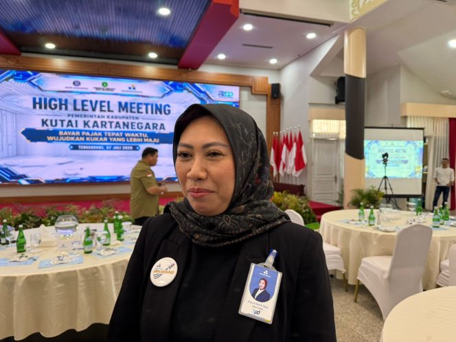 
Kepala Kantor Cabang Bankaltimtara Tenggarong, Eryuni Okol. Bankaltimtara menyatakan siap kooperatif dalam proses hukum terkait pendalaman pembayaran honor di lingkungan Disdikbud Kukar. (Angga/okeborneo.com)