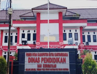Kantor Dinas Pendidikan dan Kebudayaan Kabupaten Kutai Kartanegara di Jalan Lais, Tenggarong. Kejati Kaltim menggeledah kantor tersebut dalam penyidikan dugaan korupsi pembayaran TPP guru ASN dan insentif guru non-ASN. (Istimewa)