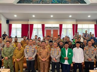 Foto bersama seusai peluncuran Cyber Resilient Community oleh Polda Kalimantan Timur di Pendopo Odah Etam, Tenggarong, Senin (3/8/2026). (Angga/okeborneo.com)