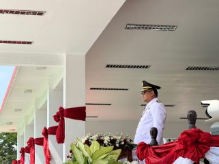 Bupati Kukar Aulia Rahman Basri saat menjadi Inspektur Upacara (Angga/okeborneo.com) ini