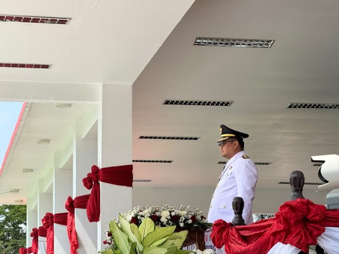 
Bupati Kukar Aulia Rahman Basri saat menjadi Inspektur Upacara (Angga/okeborneo.com) ini 