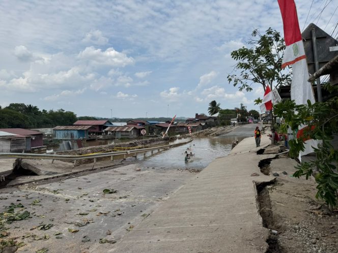 
Jalan Margasari Ambruk, Jalur Tenggarong-Loa Janan Lumpuh Total