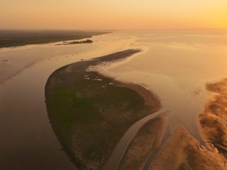 Hamparan daratan mulai muncul di Danau Semayang, Desa Pela, Kecamatan Kota Bangun, seiring menyusutnya muka air. (Istimewa/Humas Pokdarwis Desa Pela)