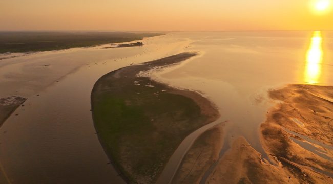 Hamparan daratan mulai muncul di Danau Semayang, Desa Pela, Kecamatan Kota Bangun, seiring menyusutnya muka air. (Istimewa/Humas Pokdarwis Desa Pela)