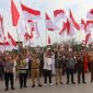 pembagian bendera Merah Putih di Kukar