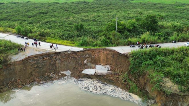 
Jalan Oloy yaang terputus di Desa Kayu Batu, Kecamatan Muara Muntai (Istimewa)
