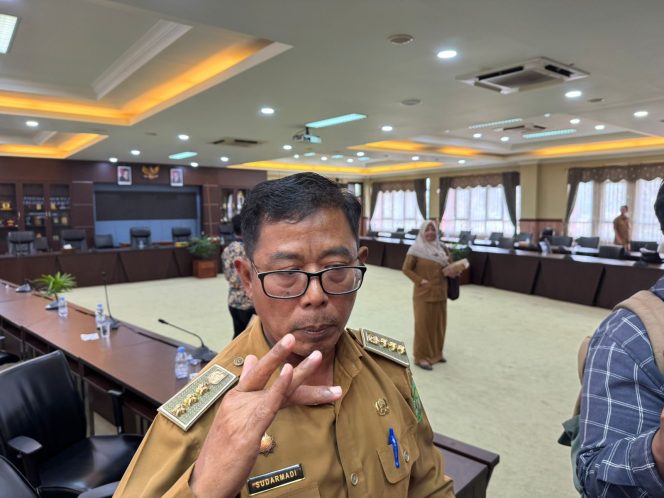 
Camat Sangasanga Sudarmadj (Angga/okeborneo.com)