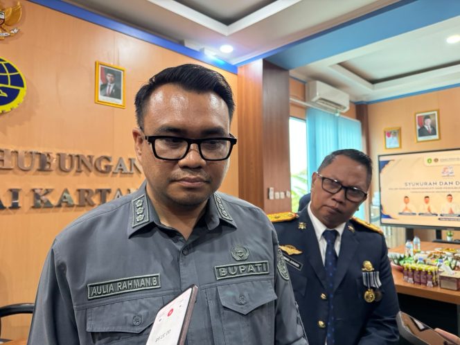
Bupati Kukar Ancam Tindak Tegas Penimbun Masker di Tengah Kabut Asap
