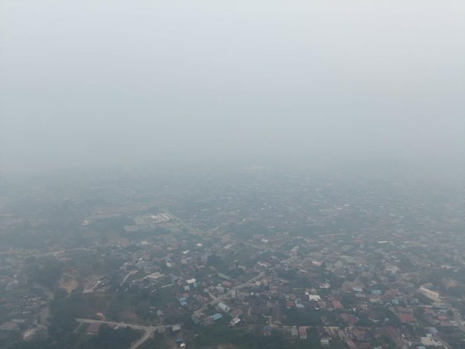 
Kabut Asap Makin Pekat, ISPU Tenggarong Tembus 210,5, Warga Mulai Keluhkan Gangguan Pernapasan