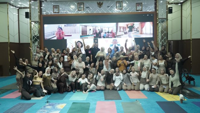 
Inside Flow Membawa Warna Baru bagi Pecinta Yoga di Tenggarong