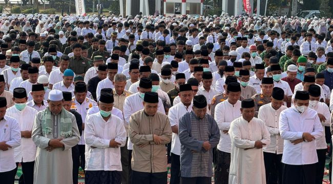 Suasana Sholat Istisqa (Angga/okeborneo.com)