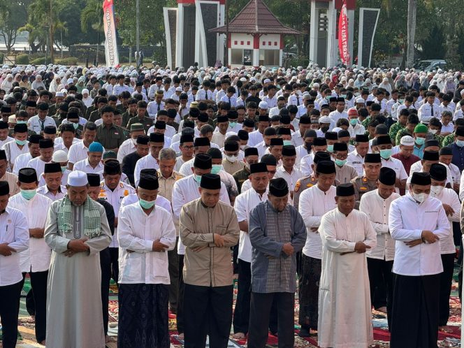 
Suasana Sholat Istisqa (Angga/okeborneo.com)