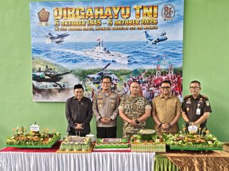 Foto bersama di perayaan HUT ke-81 TNI (Angga/okeborneo.com)