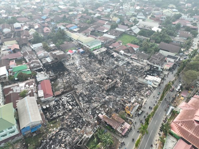 
Kebakaran di Jalan Alimudin Tenggarong (Angga/okeborneo.com)