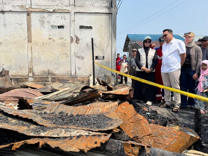 
Tinjau Lokasi Kebakaran Loa Ipuh, Bupati Kukar Dorong Penguatan Mitigasi