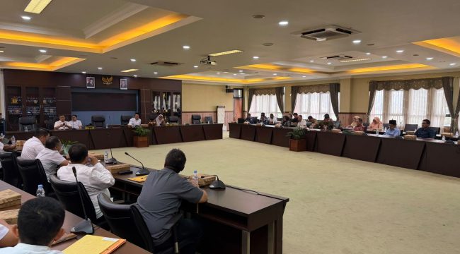 Suasana RDP diruang Banmus DPRD Kukar (Angga/okeborneo.com)