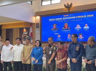 Foto bersama dalam kegiatan Focus Group Discussion (FGD) penguatan tata kelola perusahaan di Aula Kejari Kukar, Rabu (21/10/2026).