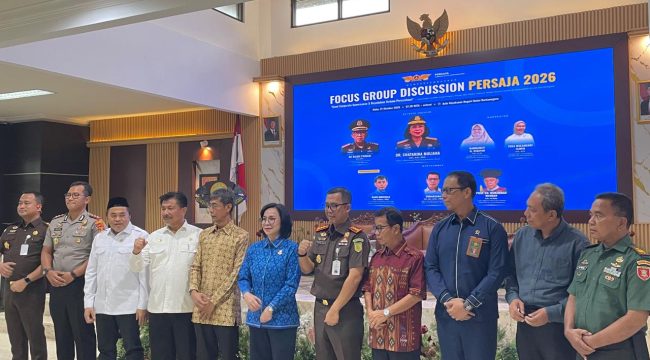 Foto bersama dalam kegiatan Focus Group Discussion (FGD) penguatan tata kelola perusahaan di Aula Kejari Kukar, Rabu (21/10/2026).