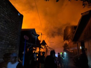 Kebakaran di Jalan Delta Kelurahan Loa Ipuh(Angga/okeborneo.com)